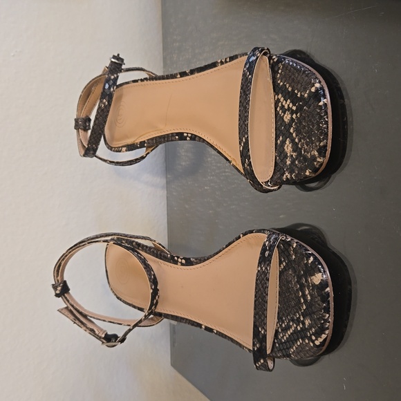 Urban Outfitters Heels - Picture 3 of 10
